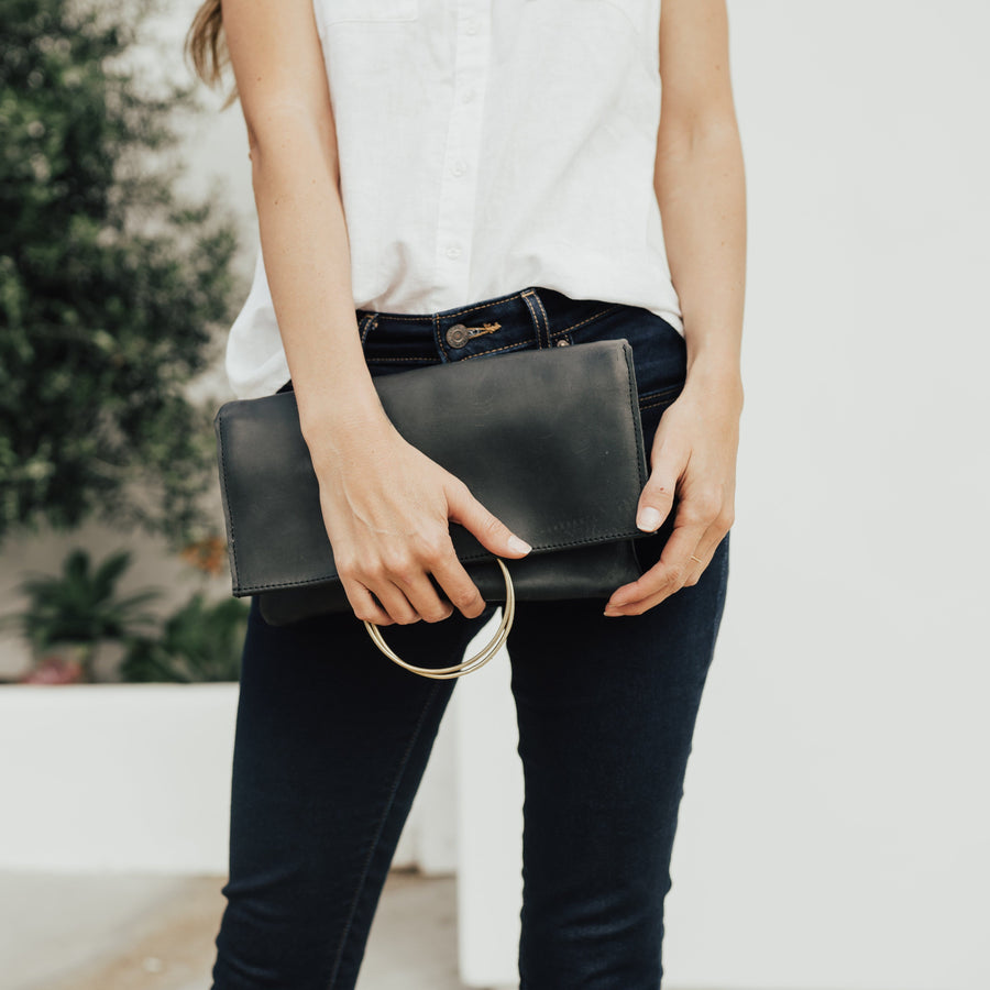 Unveiling the Elegance: The Exquisite Leather Foldover Clutch – B.MAY